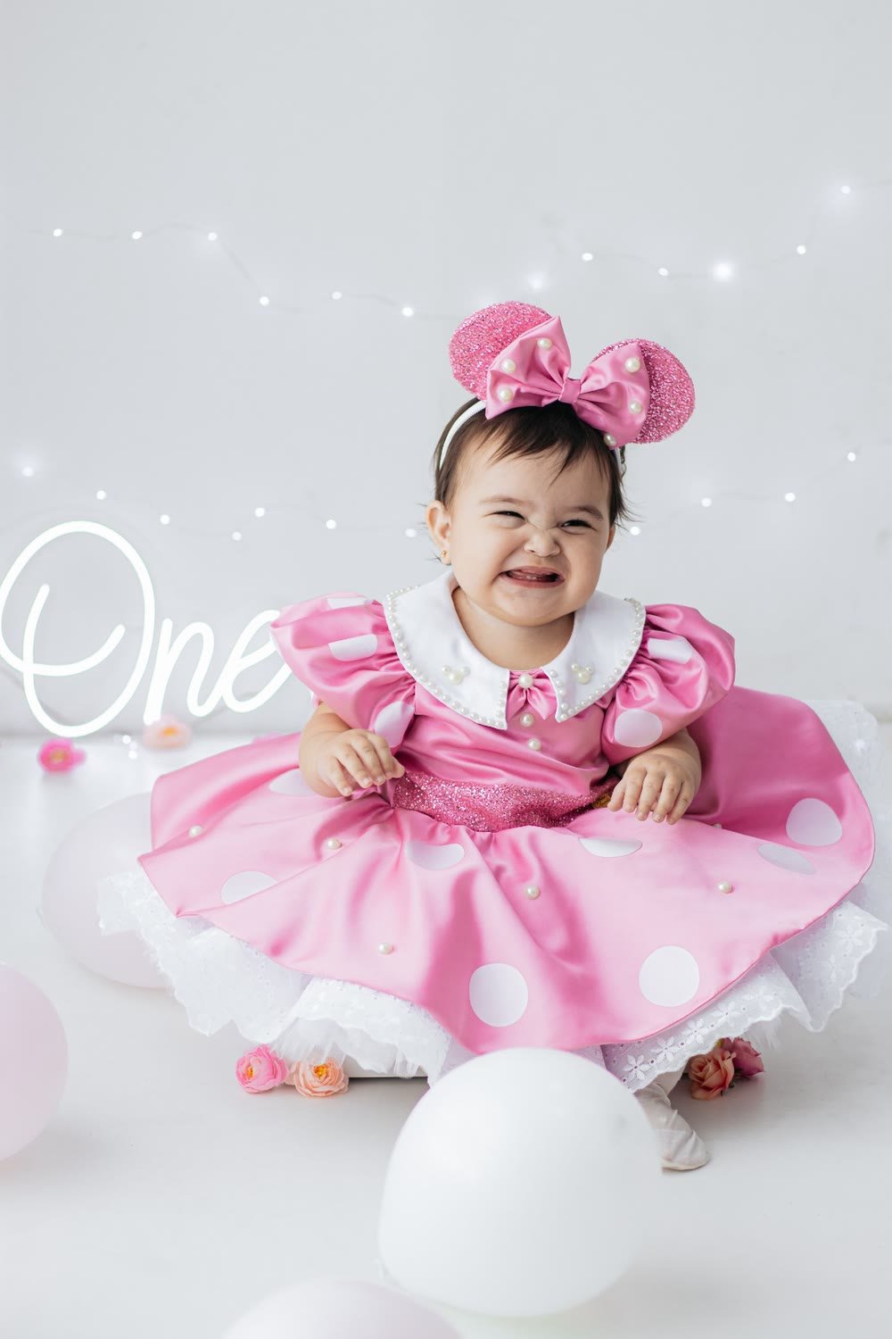Bebê fantasiada de Minnie no ensaio Smash the Cake